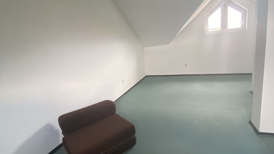 Casa de vânzare/închiriere zona Lunei - Poză 18