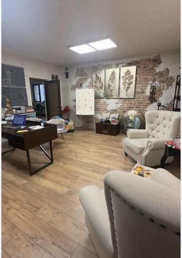 BRASADAS vinde cladire de birouri 24 firme 102.000 euro/an. - Poză 1