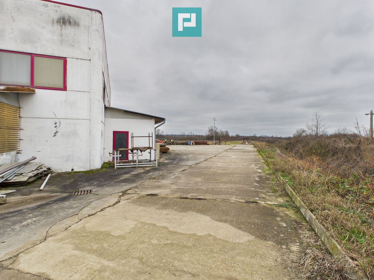 Hală de producție, cu birouri și teren, în Sebiș - Poză 54