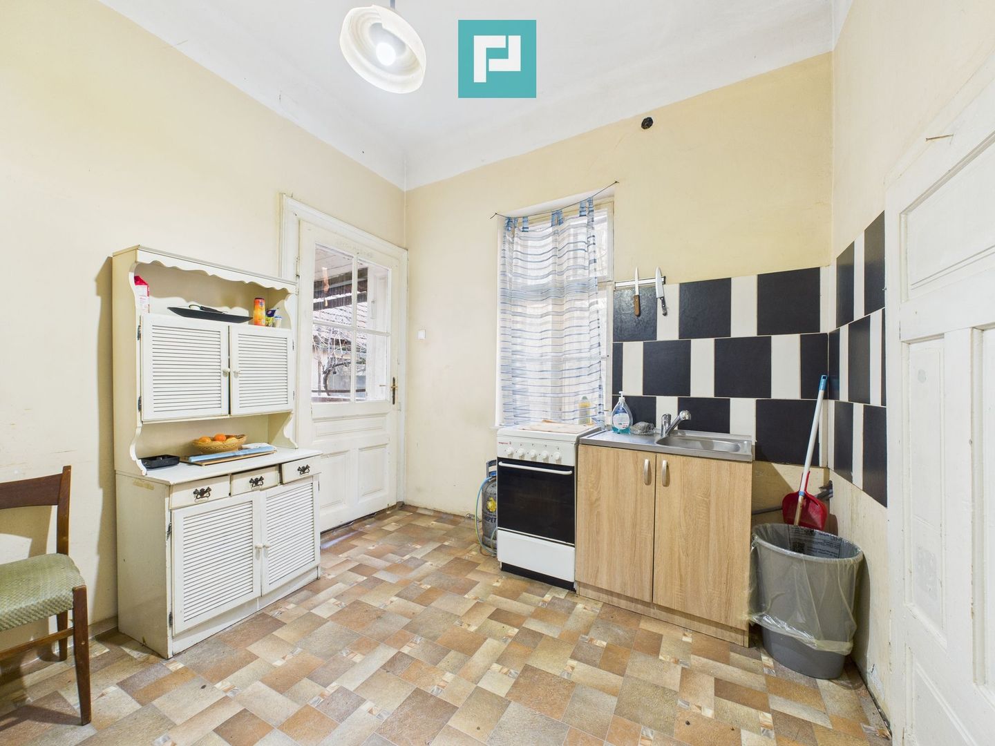 Casă individuală cu anexă în Vaicu - Poză 4