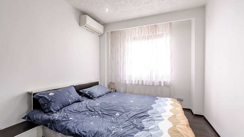 VANDUT! Apartament 3 camere - renovat recent - Poză 3