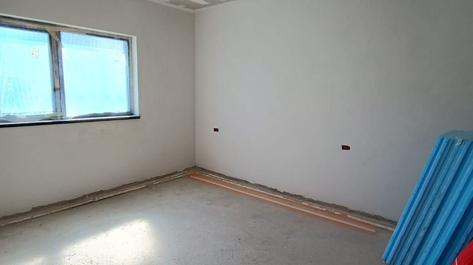 Case pe parter Tunari, zona linistita, curte MARE 350m - Poză 9