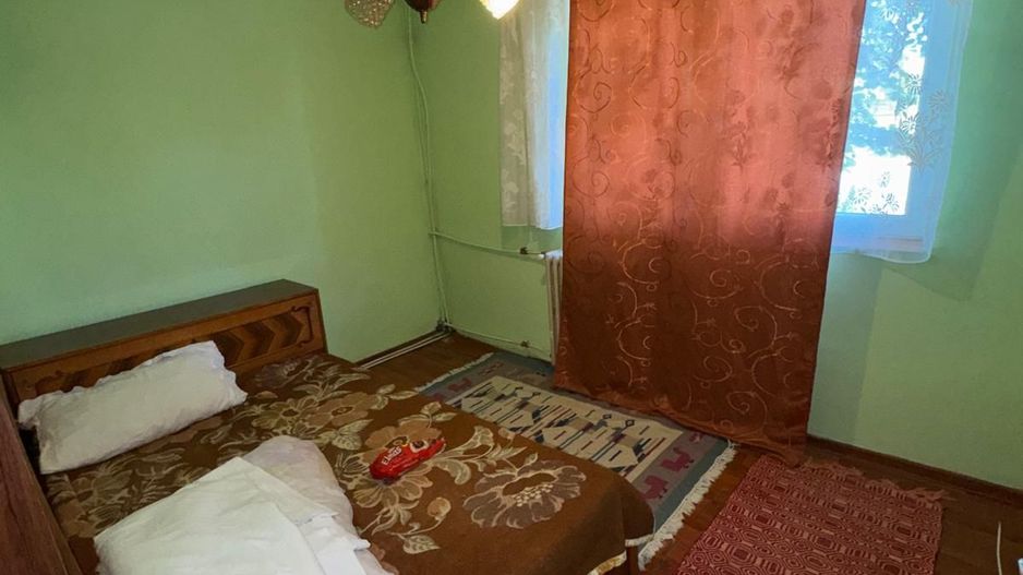 vand apartament 3 camere, parter, zona Autogara, gaz pe scara - Poză 1