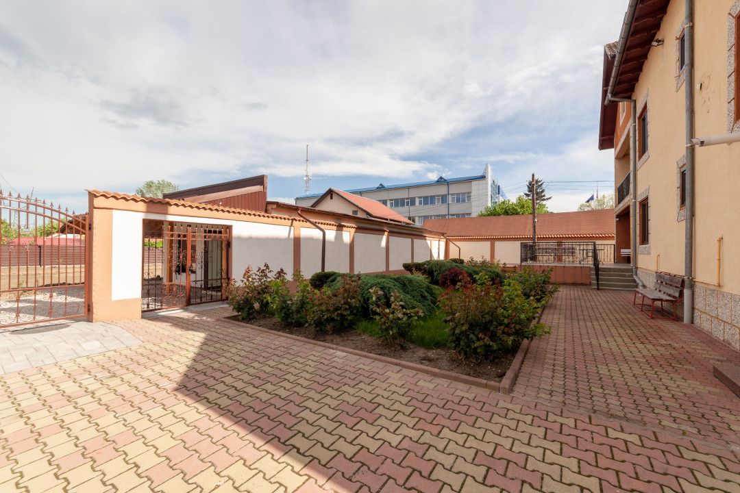 Casă spațioasă cu 8 camere - Pitești - 0% Comision - Poză 2