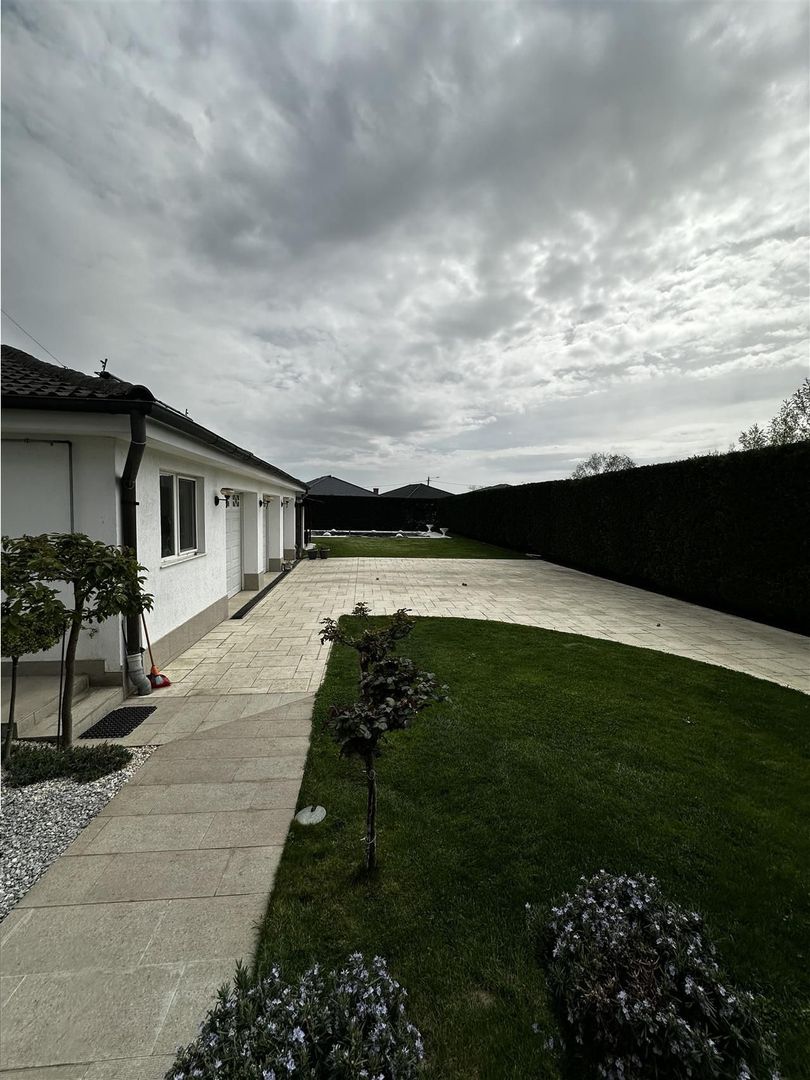 Vila lux cu piscina Sanmartin - Poză 21