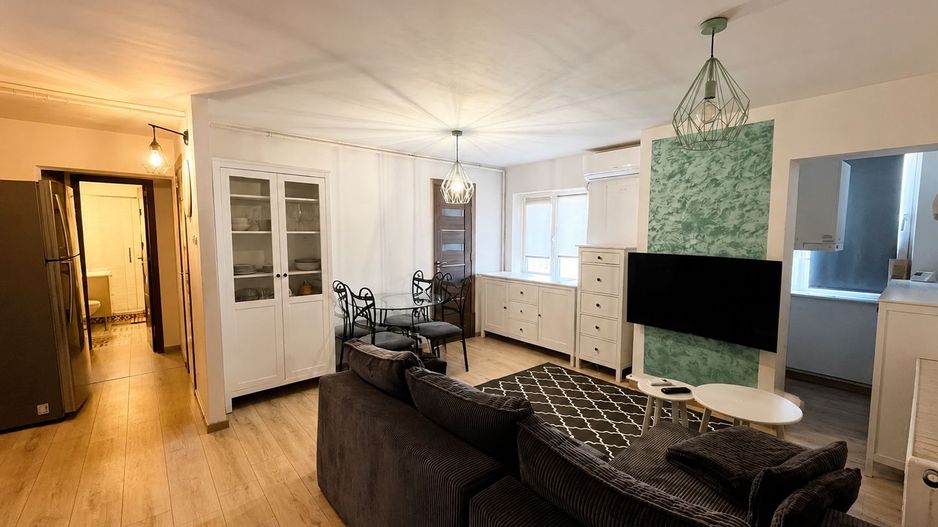 Comision 0, Apartament 3 Camere, Renovat, Etaj 4 din 5, Zona Bucovinei - Poză 3