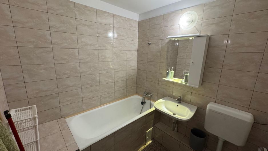 Apartament 2 camere renovat, lângă metrou Titan, mobilat și utilat - Poză 1