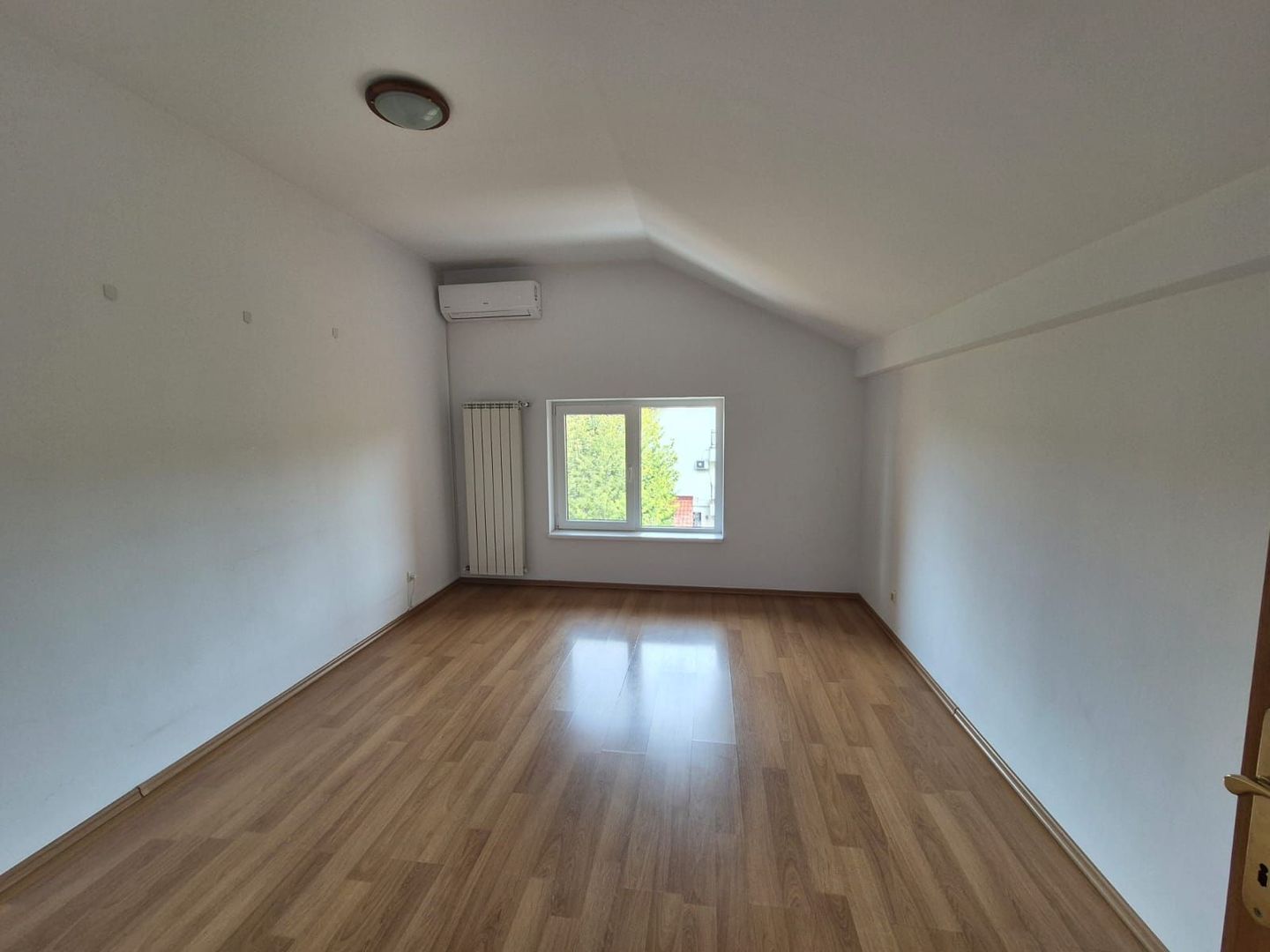 Inchiriere vila 5 dormitoare S + P + 1E + M zona Erou Iancu Nicolae - Poză 12