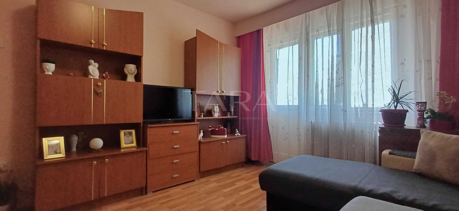 Apartament cu 2 camere, etaj intermediar, lift și balcon, zona Minerva - Poză 2