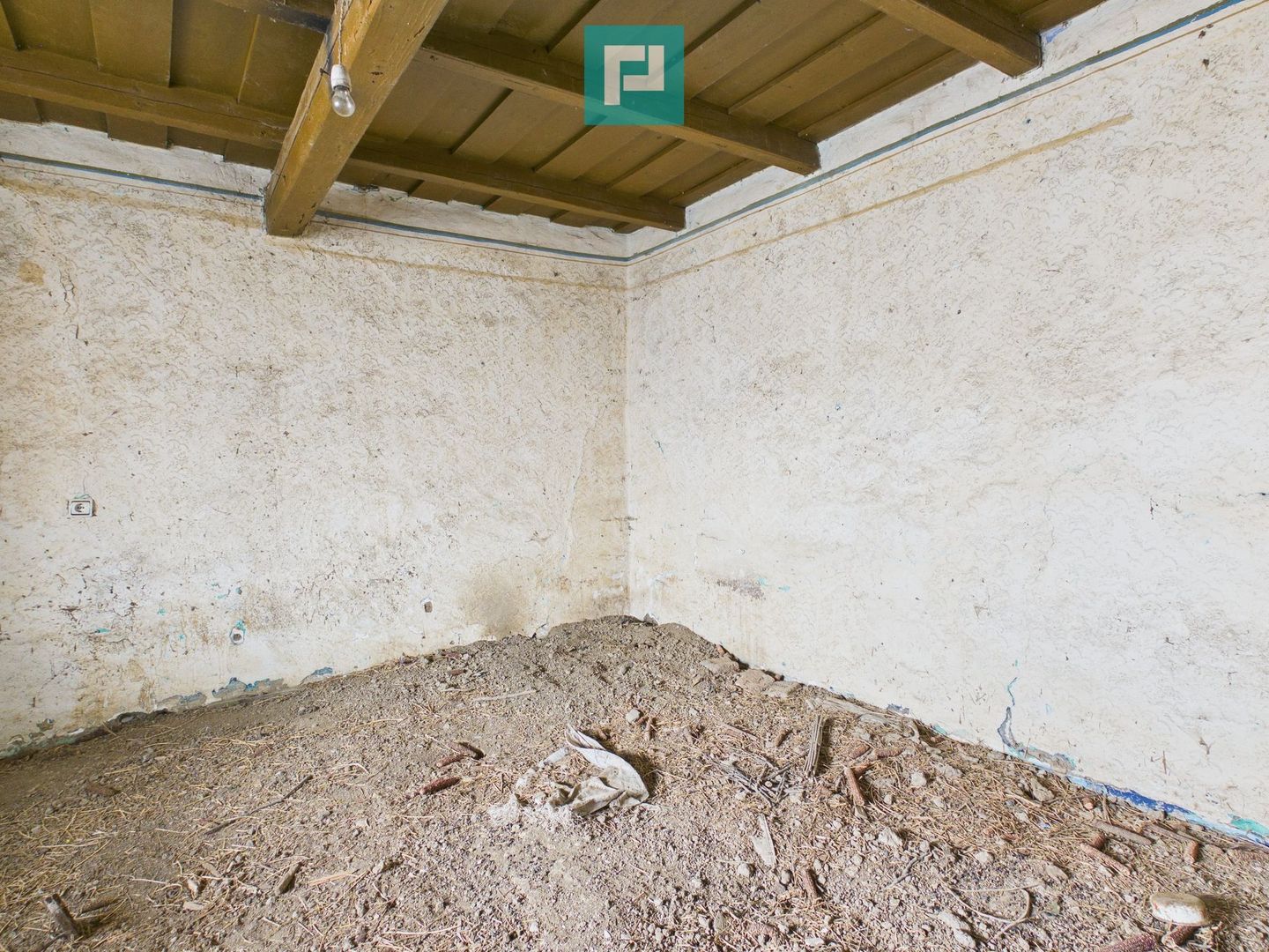 Casă modestă cu 3 camere de renovat în Mișca - Poză 9