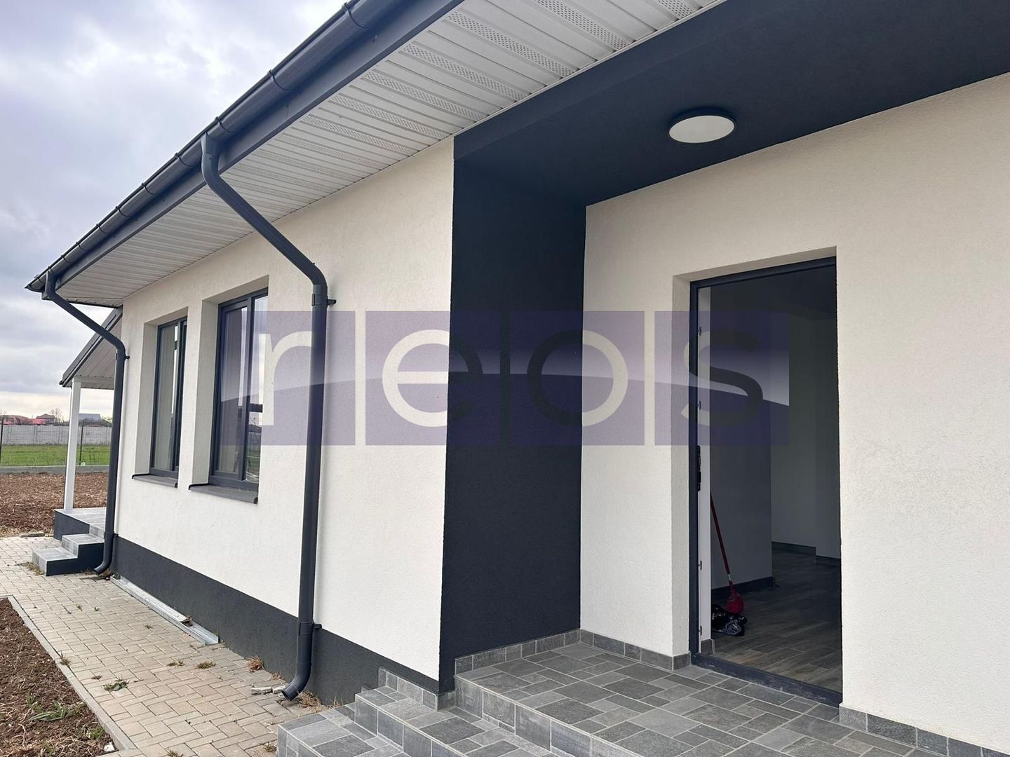 CASA DE VANZARE I CREVEDIA DARZA I 3 CAMERE - Poză 2