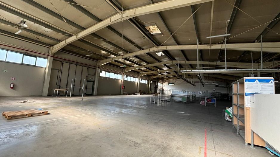 Hala 5000 mp dotata pentru productie si depozitare ISU categoria D - Poză 13