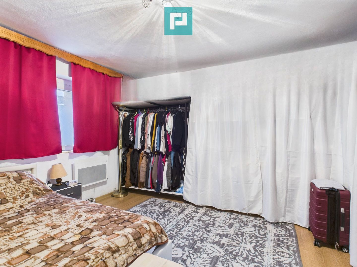 Casă complet renovată în Orțișoara. - Poză 15