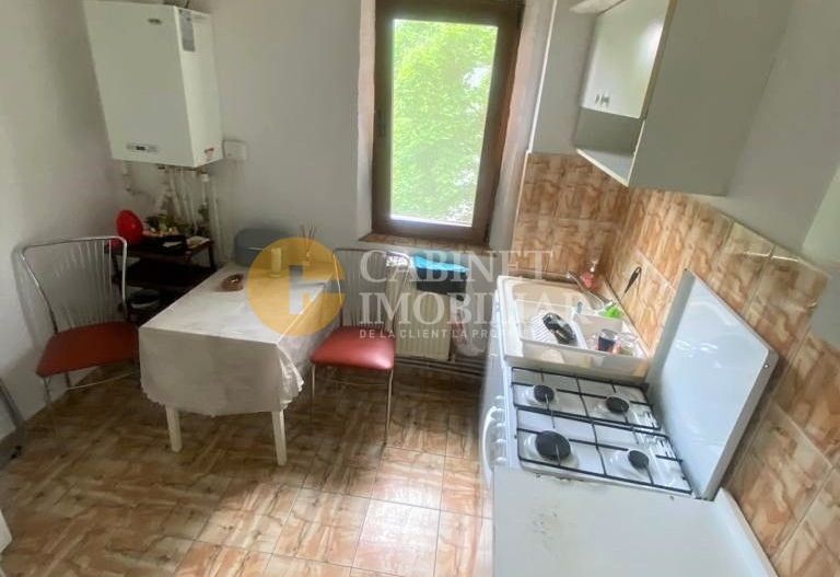 Etaj 3 apartament cu 3 camere zona Pod Ros - Poză 3