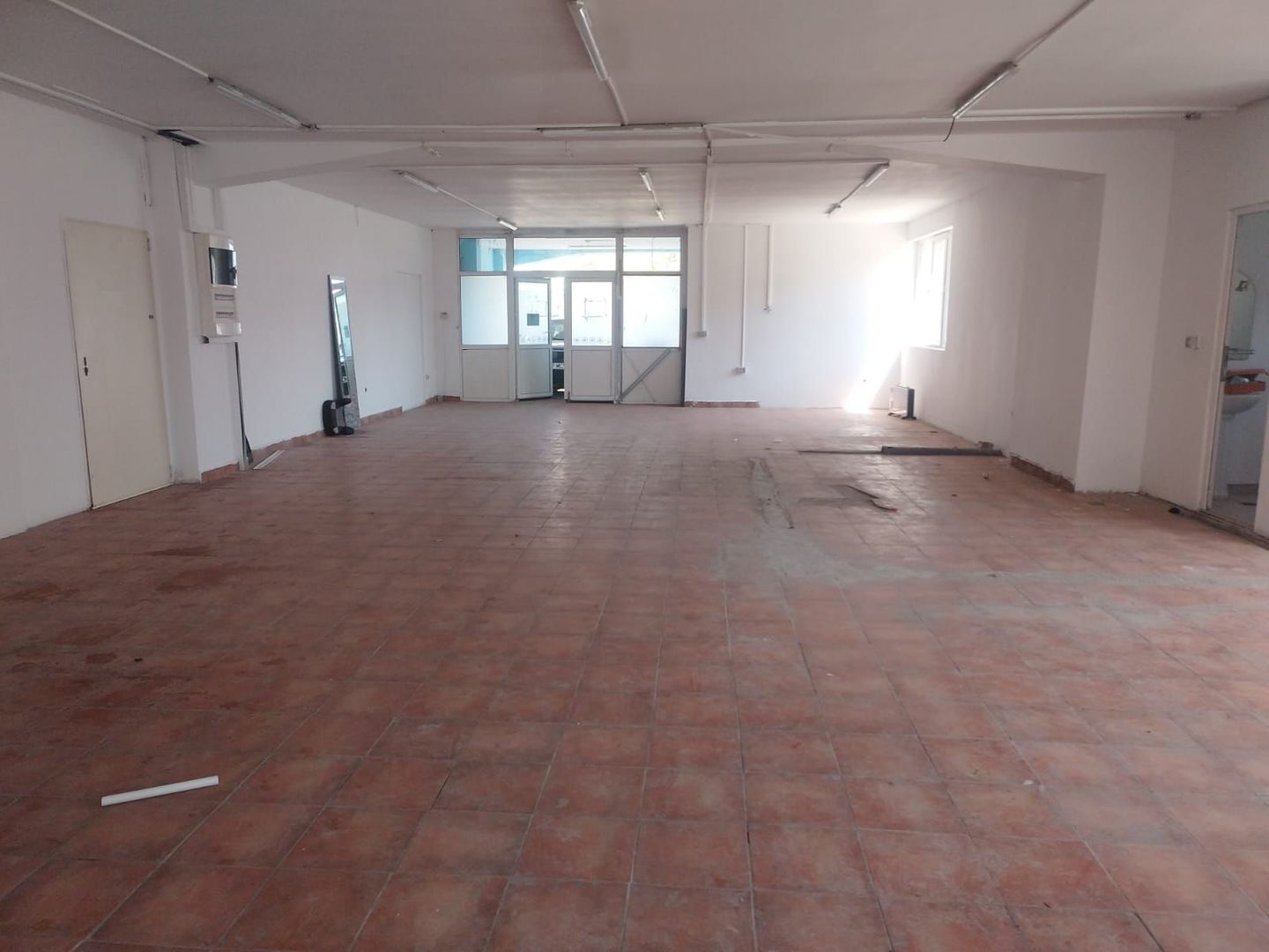Spatiu comercial cu rampa pentru masini / Otopeni-Odai - Poză 5
