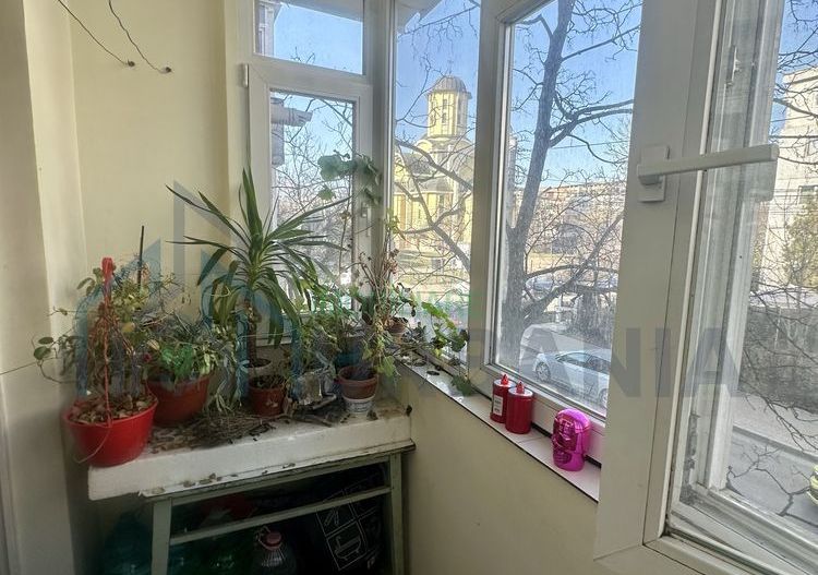 De vanzare apartament 4 camere etaj 1/4 Galata - Poză 3