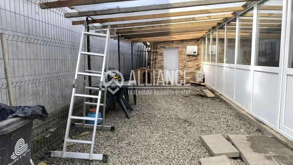 BRATIANU 2 COCOSI(COD03) - Casa si curte cu utilitati incluse ! - Poză 2