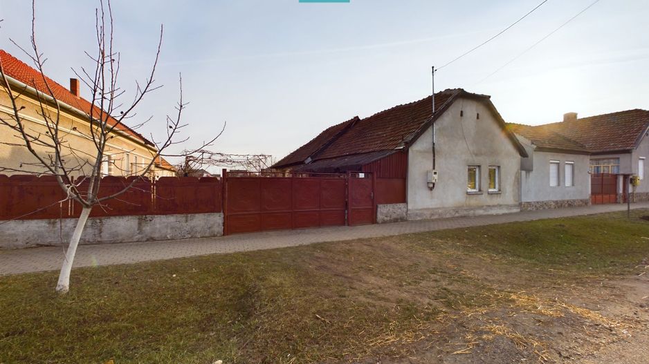 Casă cu teren 1680 mp, Curtici - Poză 1
