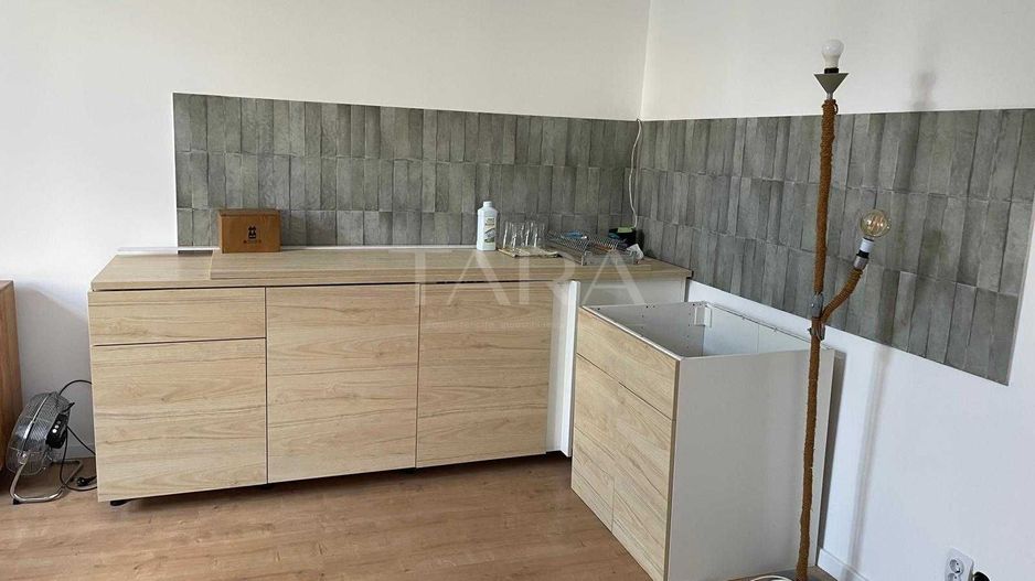 Apartament cu 3 camere, 65 mp, 2 băi, boxă. - Poză 2