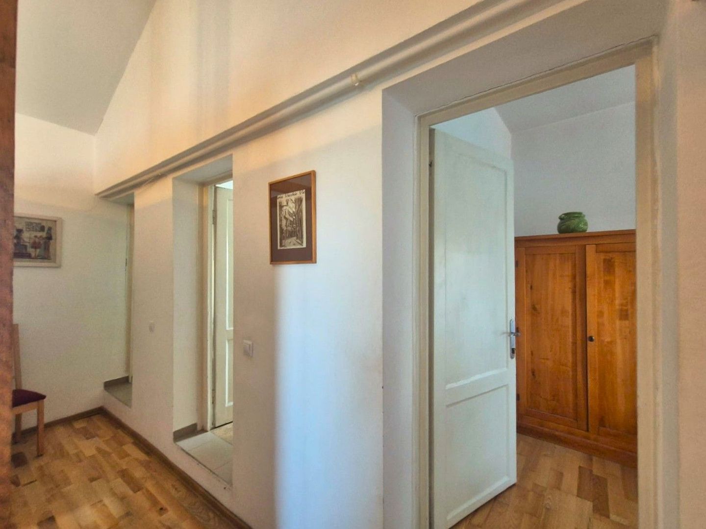 Apartament in casă, într-o zonă exclusivistă, priveliște deosebită. - Poză 23