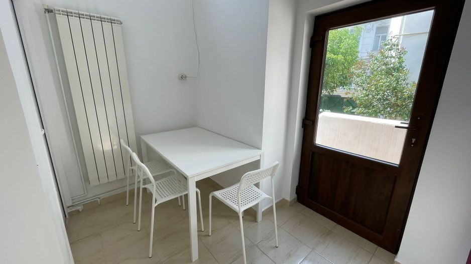 De închiriat: Spațiu ultracentral, renovat - Poză 6