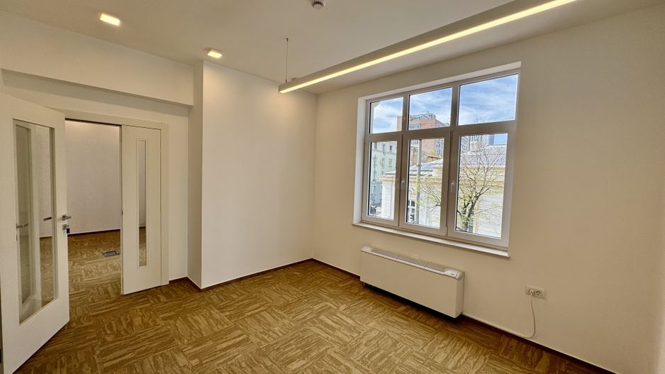 Cladire Brancoveneasca 30 de birouri 1100 mp dubla deschidere - Poză 5