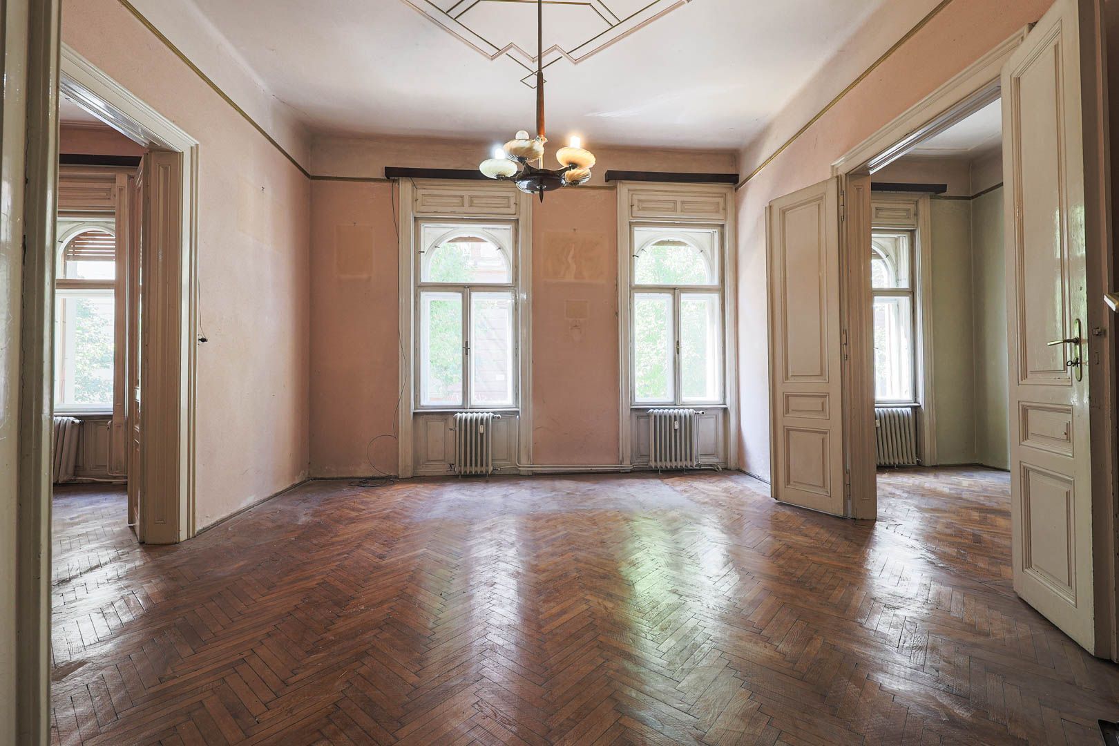 Proprietate VÂNDUTĂ! Locație de exceptie - Poză 2