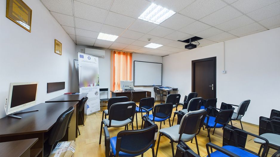 Clădire de birouri cu chiriași existenți - Poză 10