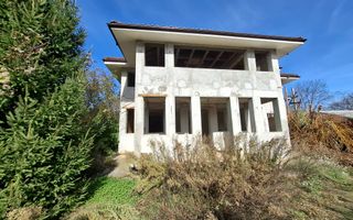 ila cu 6 camere + casă locuibilă pe teren intravilan de 1700 mp, cu vi - Poză 1