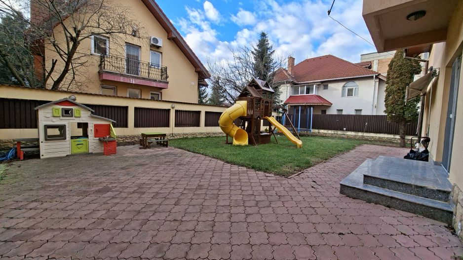 Vilă luminoasă I Gradina mare si loc de joacă privat I Iancu Nicolae - Poză 2