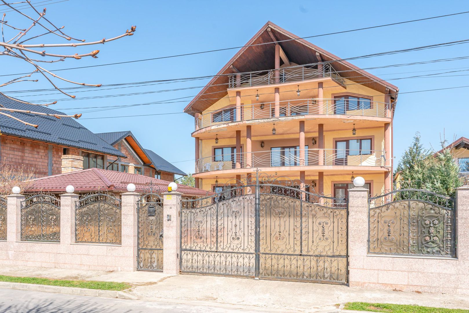 Casa 15 camere 846 mp utili 720 mp teren - Poză 1