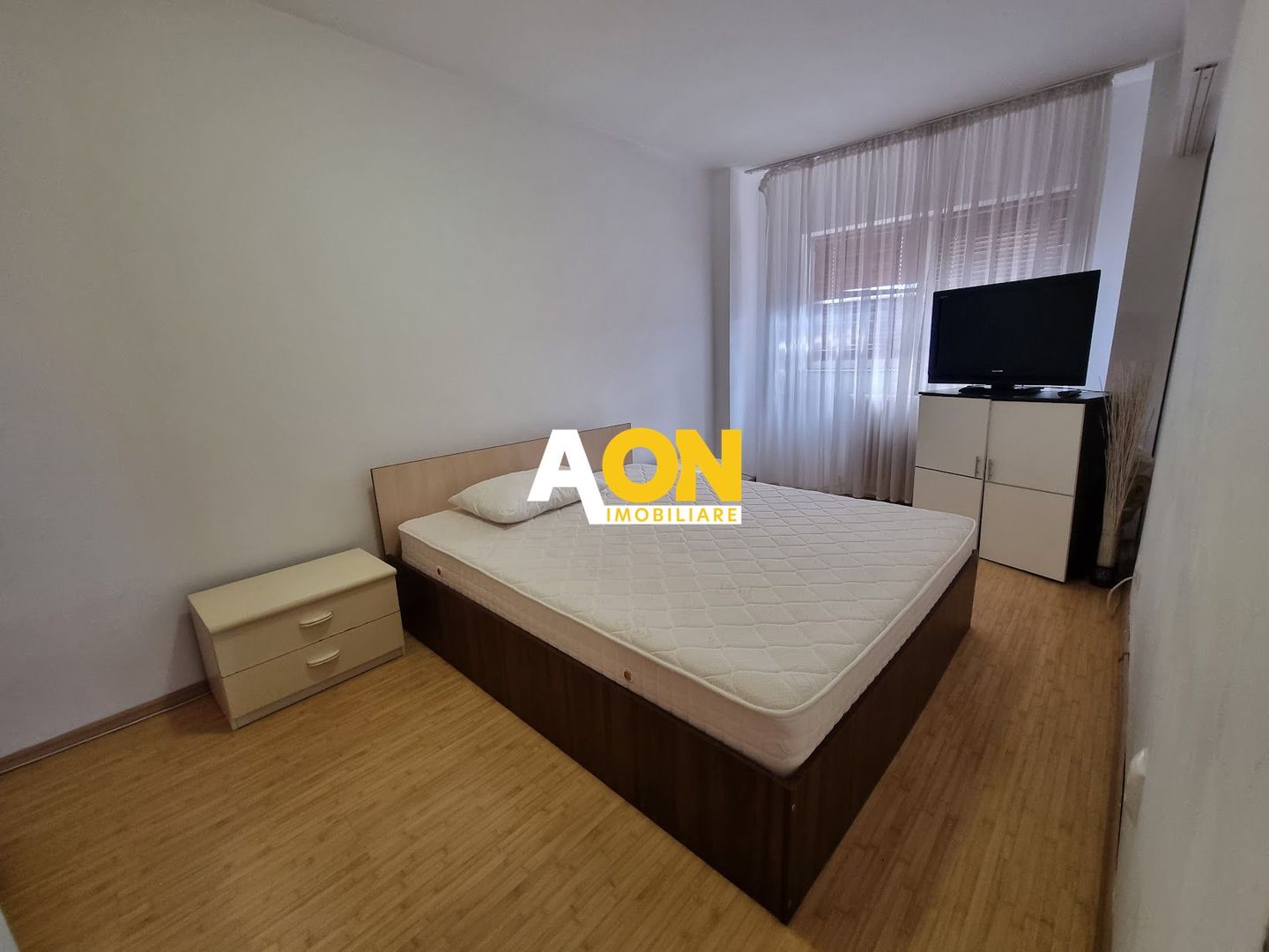 Apartament  3 Camere Zona Liceul Sportiv - Poză 1