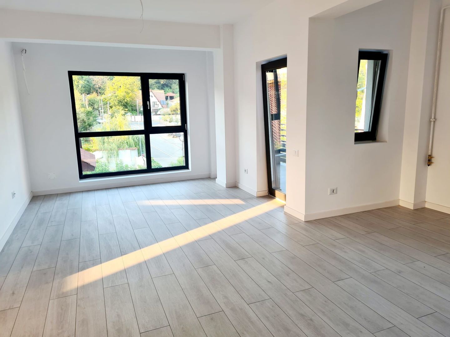 Apartament 3 camere de vanzare - Poză 2