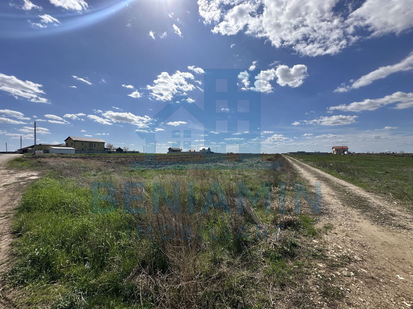 Parcela de 350mp-Ghercesti-Primaverii-Deschidere 16m - Poză 1