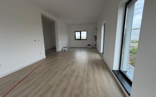 Triplex in Sacalaz | Finisaje premium | 4 camere | Asfalt | 2 balcoane - Poză 4
