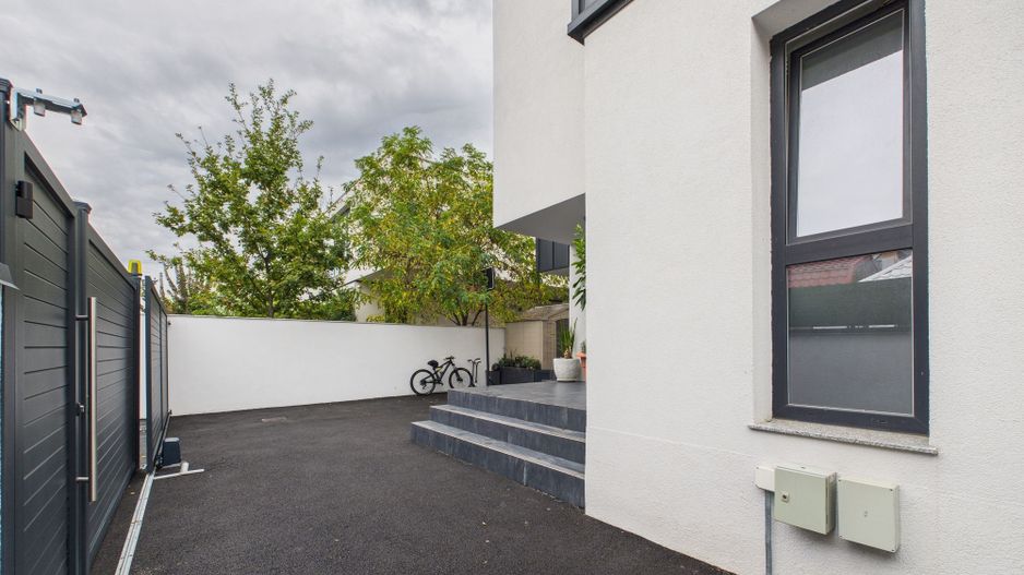 Casă modernă cu 5 camere, 4 băi și terasă închisă, Otopeni - Poză 35