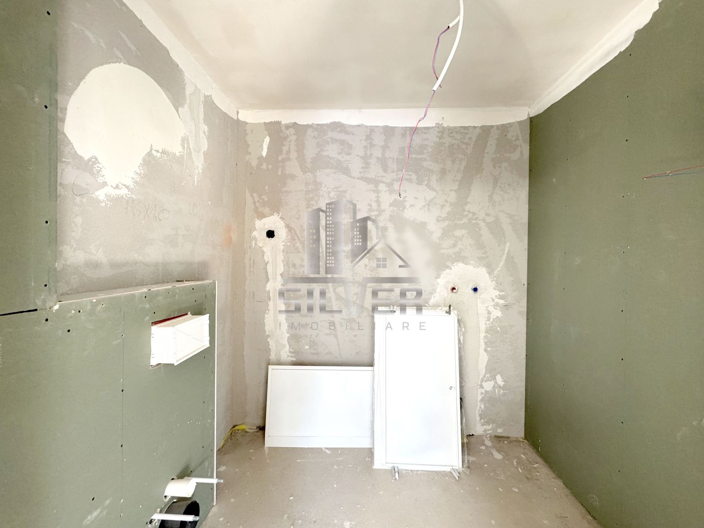 Apartament cu 3/4 camere/87mp/3 minute de statii autobuz. - Poză 15