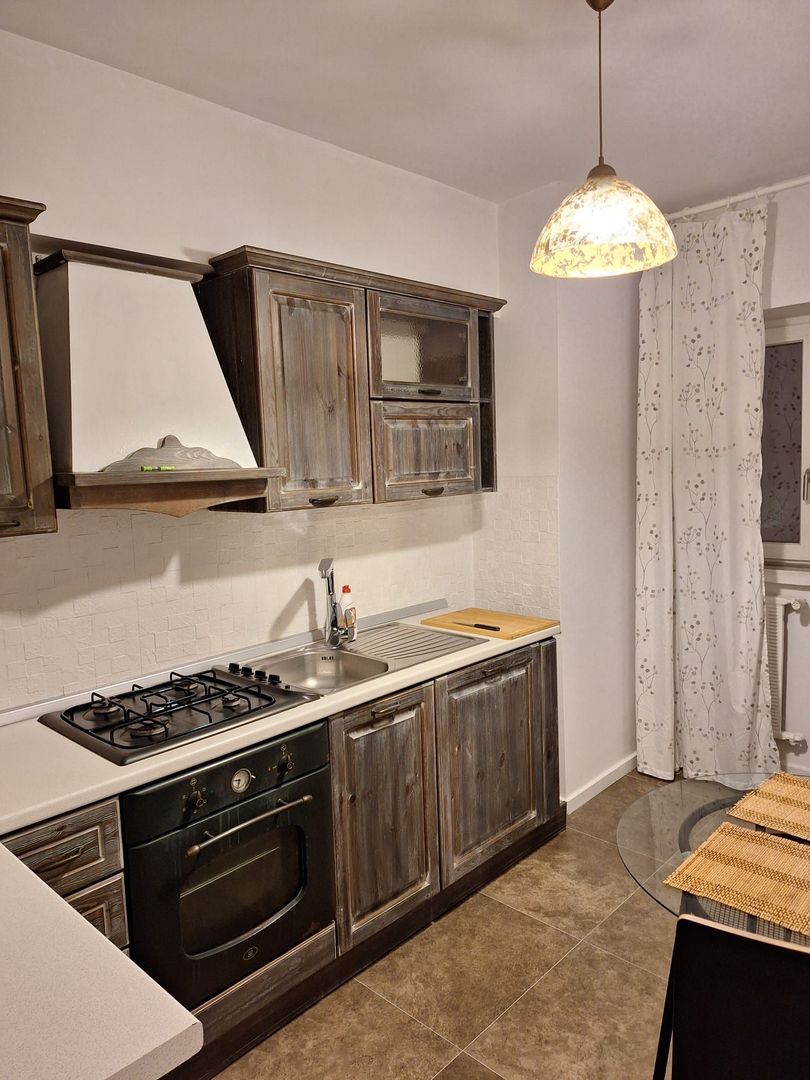 Apartament cu 2 camere , zona piata centrala - Poză 4