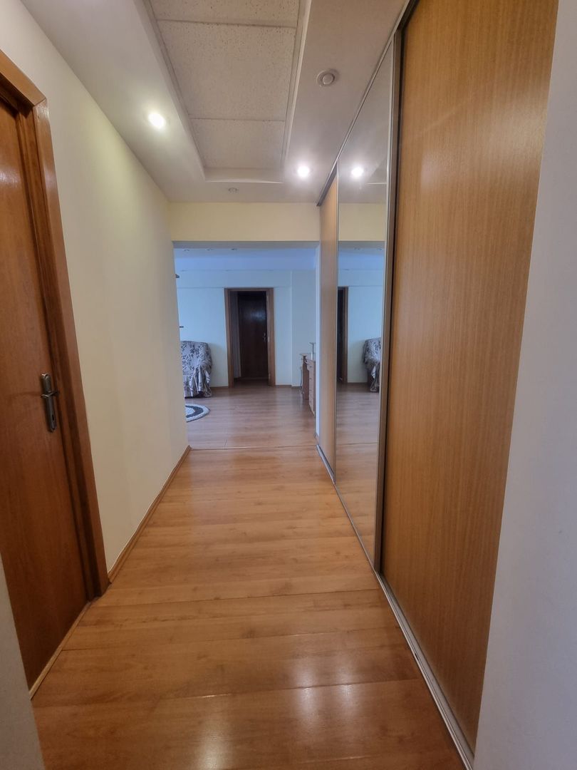 Vanzare apartament 3 camere, 2 bai, bloc 1985, langa metrou Titan, IOR - Poză 1
