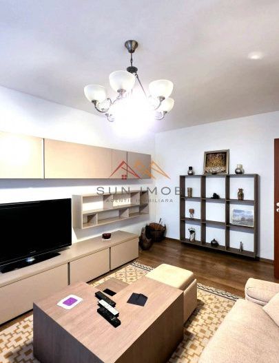 Apartament 3 camere, ultracentral, decomandat, 2 grupuri sanitare - Poză 2