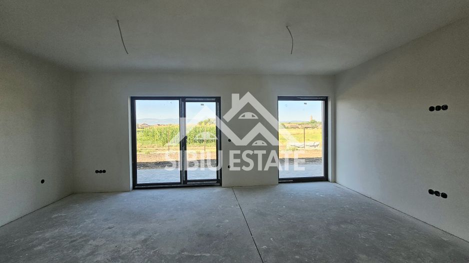 Casa noua 4 dormitoare, spatiu bun pentru familie - Poză 3