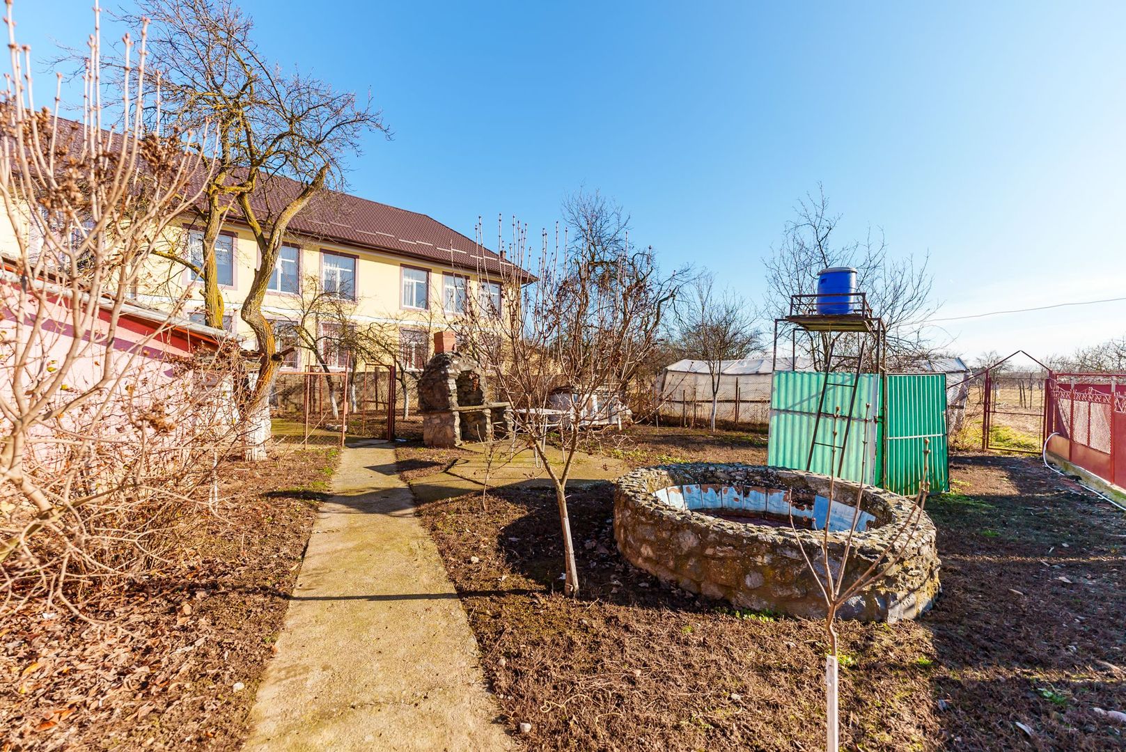 Casă deosebită, în centrul localității Târnova - Poză 12