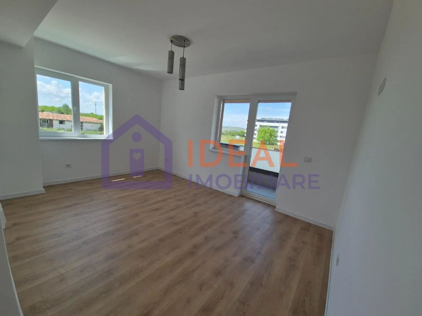 🏡 Apartament 3 camere și balcon- LA CHEIE, zona Calea Surii Mici - Poză 1