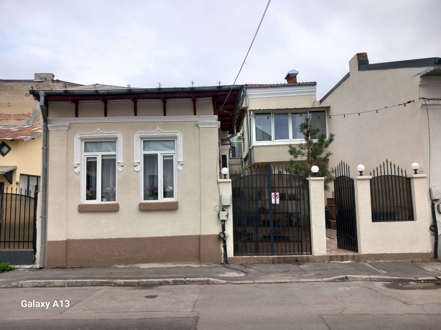 BRASADAS vinde casa curte comuna 3 cam 77mp HALA TRAIAN - Poză 1