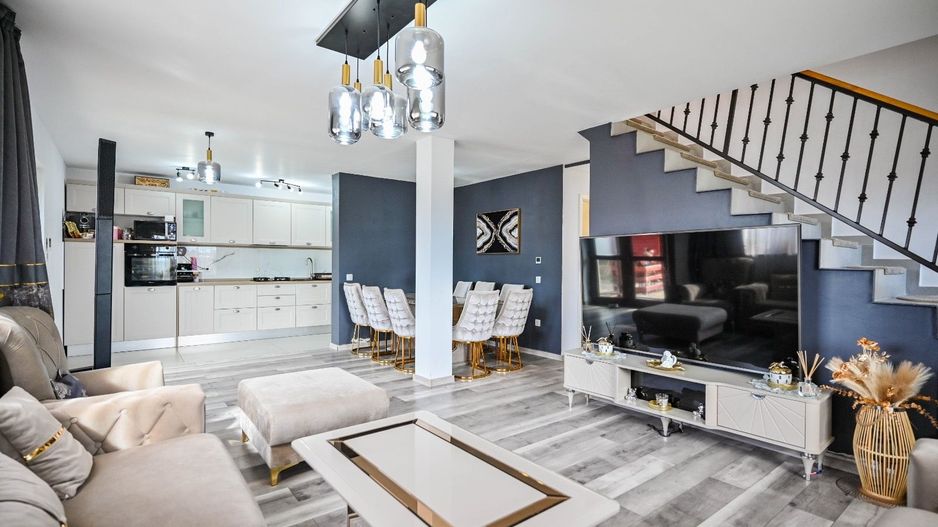 Casa individuală de vânzare Sânpetru, 5 camere, garaj, foișor, curte - Poză 3