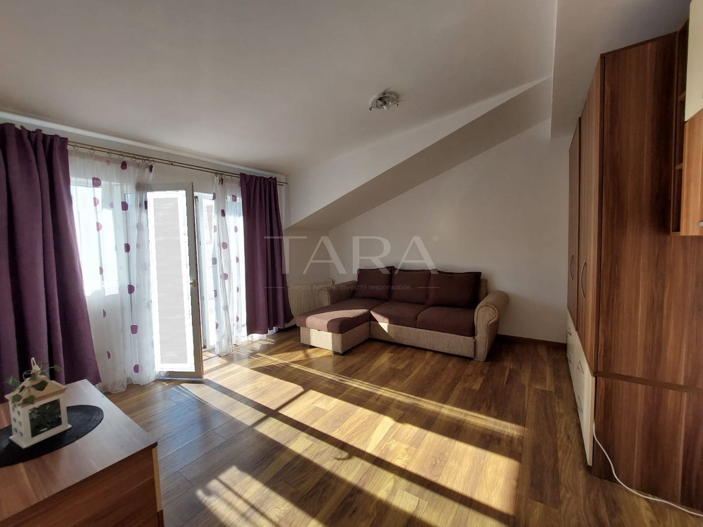 Apartament decomandat cu 2 camere, balcon și parcare, în zona Florilor - Poză 1