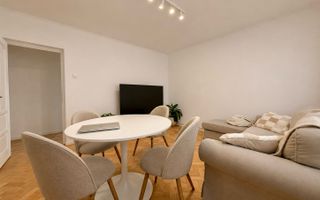 Apartament renovat, etaj intermediar, zona Bucegi - Poză 2