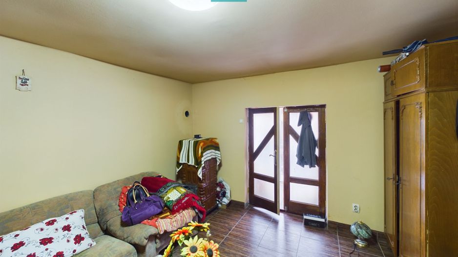 Casă cu 2 camere și 456 mp teren în Ghioroc - Poză 9