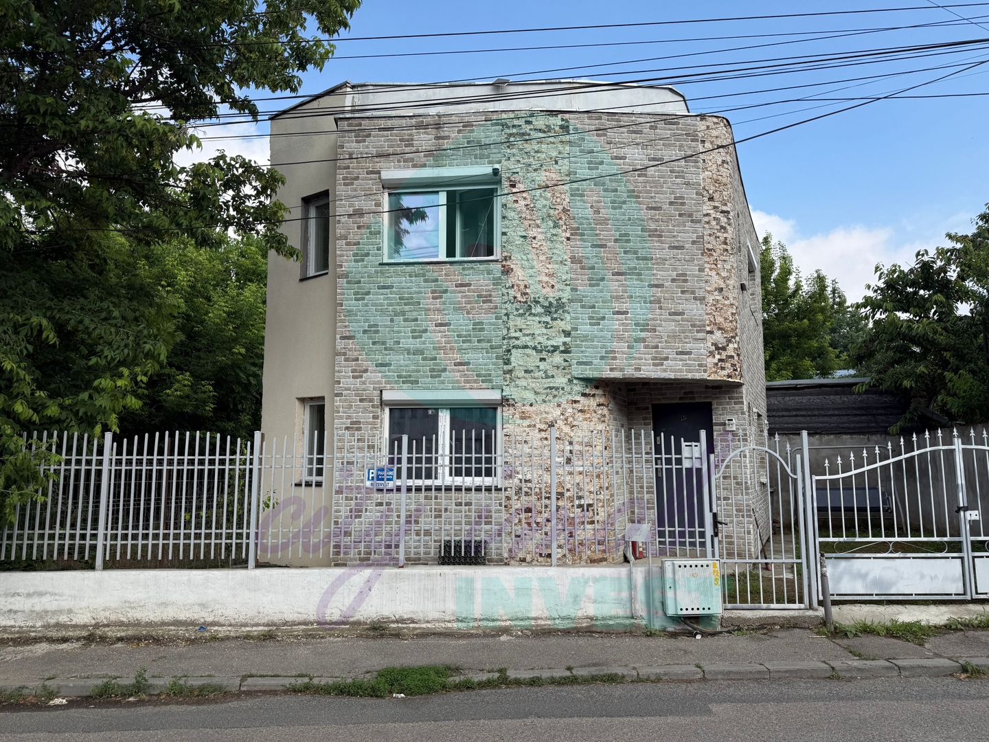 Casa receptionata in 2025 singura in curte - Poză 2