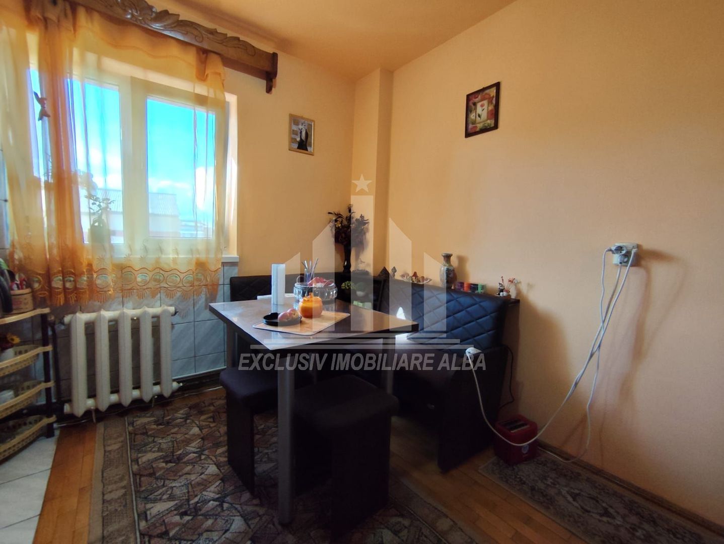 Apartament cu 3 camere de vanzare, Cetate - Poză 3